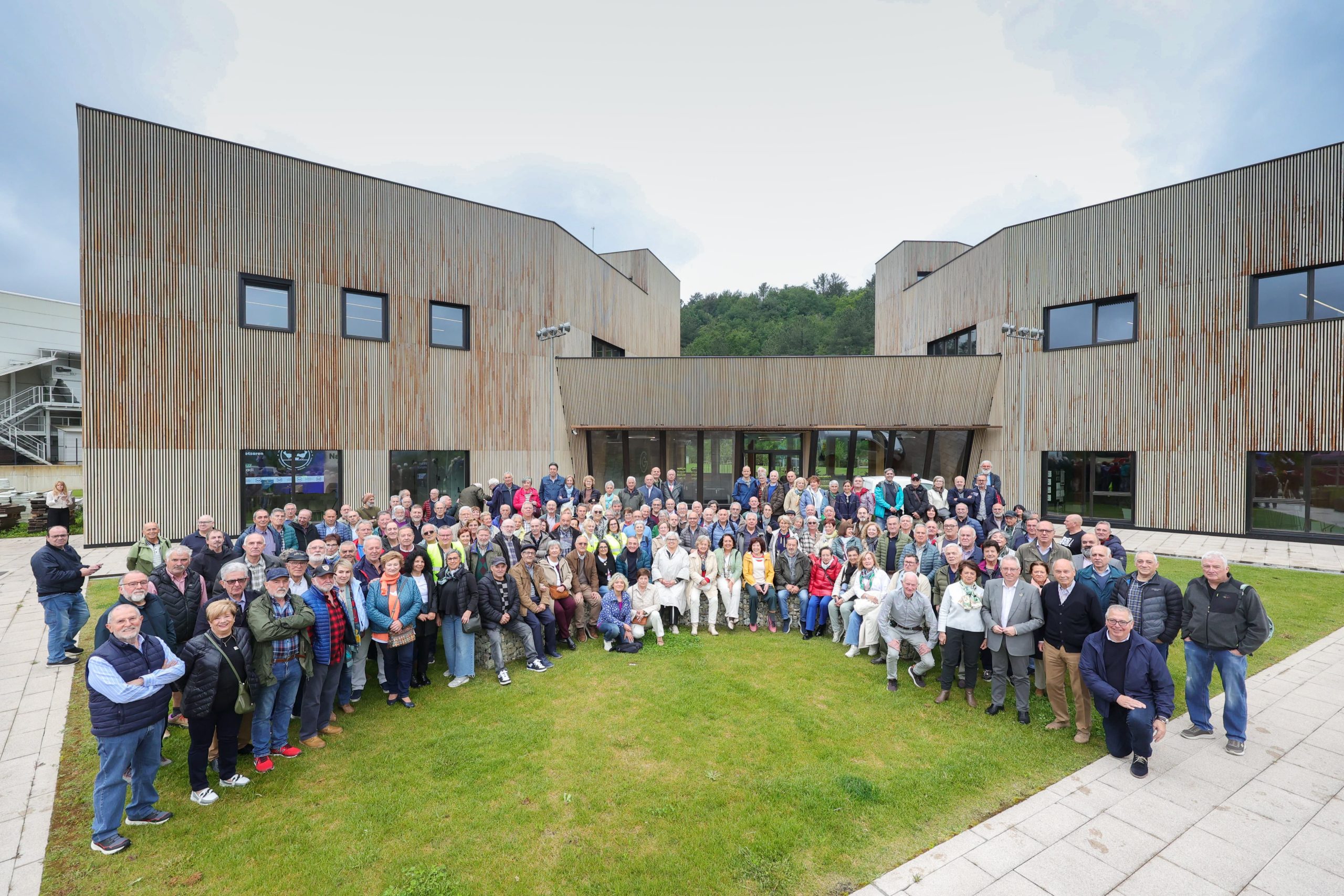 Gipuzkoa sostengatzen duen giza sarea