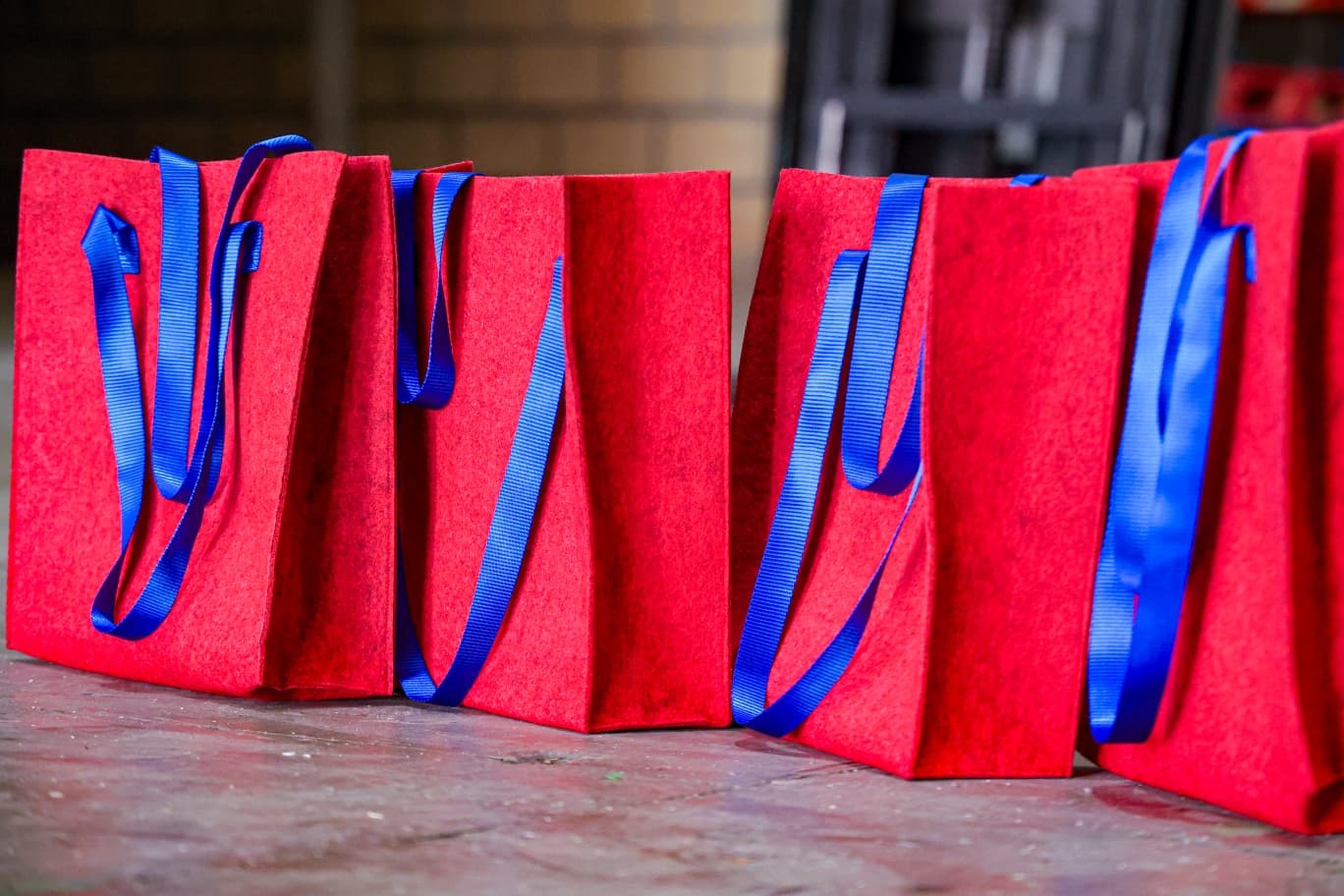 la alfombra roja se transforma en bolsas